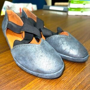 L’Amour des Pieds Women’s Graphite Metal Bane Wedge Sz 8M